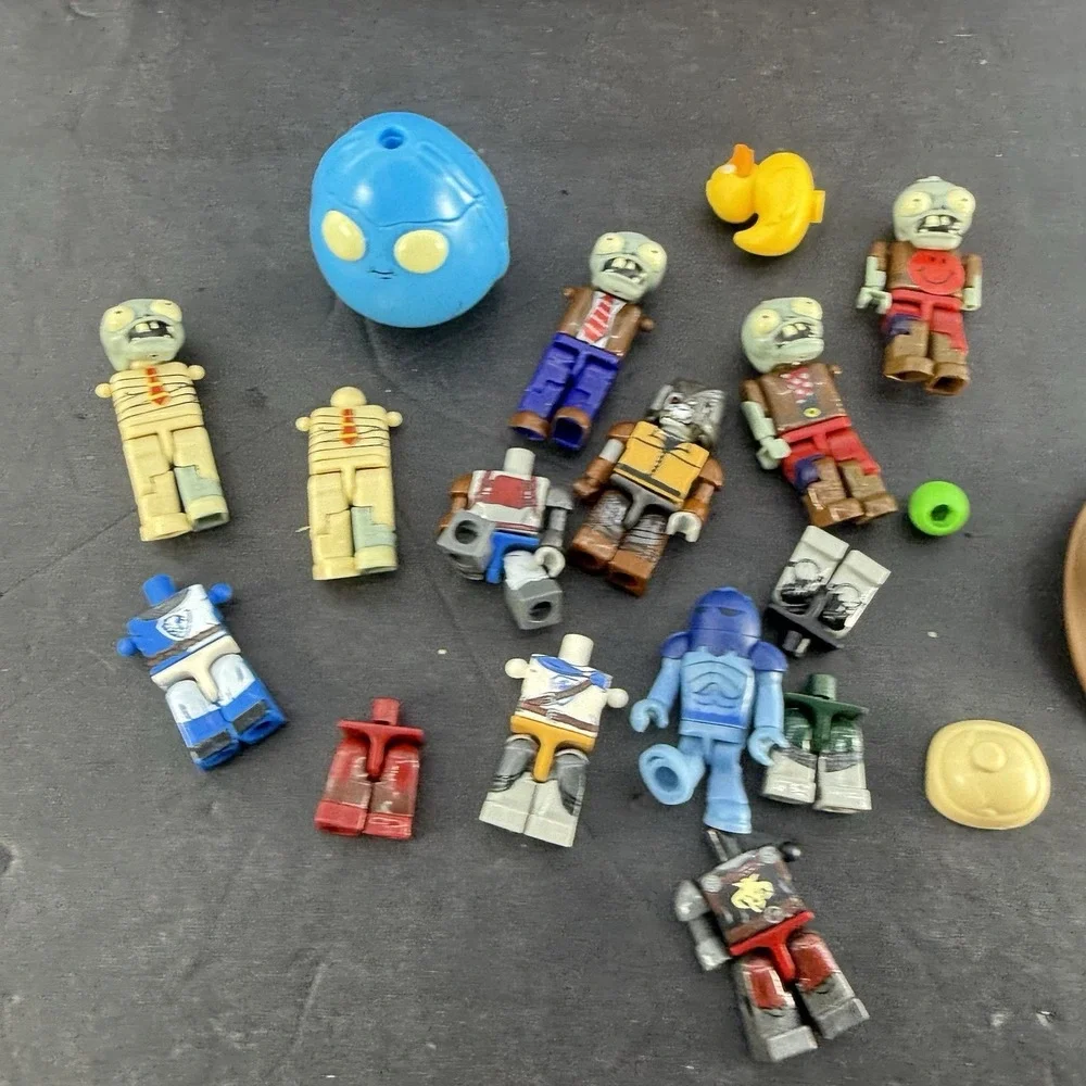 K'NEX KRE-O Building Toy Parts Lot Figures Plants Zombies Dungeons Dragons Mixed